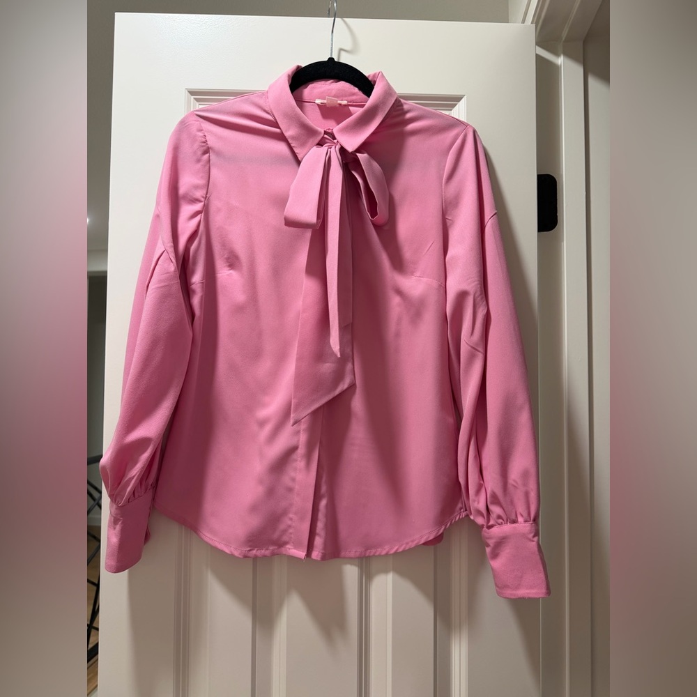 Riley & Rae Pink Tie-Neck Blouse